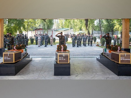 J-K: Army pays tributes to soldiers killed in Shopian | J-K: Army pays tributes to soldiers killed in Shopian