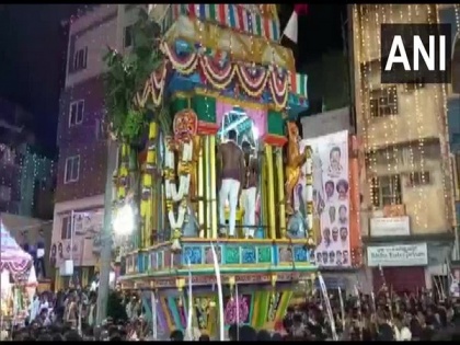 Devotees throng for Karaga festival in Karanataka's Thigalarpet | Devotees throng for Karaga festival in Karanataka's Thigalarpet