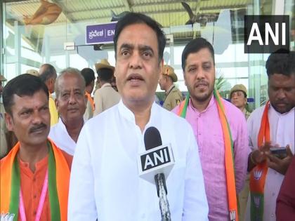 K'taka Minister seeks 'strongest action' against those involved in stone-pelting at Old Hubli police station | K'taka Minister seeks 'strongest action' against those involved in stone-pelting at Old Hubli police station K'taka Minister seeks 'strongest action' against those involved in stone-pelting at Old Hubli police station | K'taka Minister seeks 'strongest action' against those involved in stone-pelting at Old Hubli police station