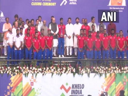 Amit Shah felicitates Indian Men, Women Hockey Teams of Tokyo 2020 Olympics at KIUG 2021 Bengaluru | Amit Shah felicitates Indian Men, Women Hockey Teams of Tokyo 2020 Olympics at KIUG 2021 Bengaluru