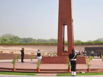 AP Governor Biswabhushan Harichandan visits National War Memorial in Delhi | AP Governor Biswabhushan Harichandan visits National War Memorial in Delhi