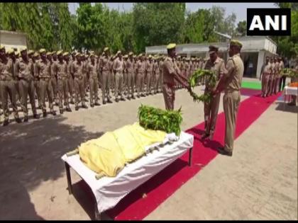 UP Police bids emotional goodbye to Vicon as sniffer dog laid to rest with state honours | UP Police bids emotional goodbye to Vicon as sniffer dog laid to rest with state honours UP Police bids emotional goodbye to Vicon as sniffer dog laid to rest with state honours | UP Police bids emotional goodbye to Vicon as sniffer dog laid to rest with state honours
