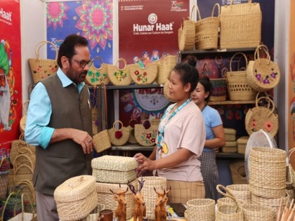 Hunar Haat provided economic impetus to artisans, craftsmen, says Naqvi | Hunar Haat provided economic impetus to artisans, craftsmen, says Naqvi