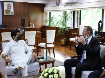 Scindia, former Australian PM discuss trade, bilateral ties | Scindia, former Australian PM discuss trade, bilateral ties