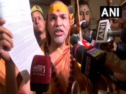 Sri Vidya Math's Swami Avimukteshwarananda who announced to offer prayers at Gyanvapi Mosque stopped by police | Sri Vidya Math's Swami Avimukteshwarananda who announced to offer prayers at Gyanvapi Mosque stopped by police