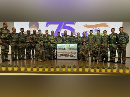Eastern Air Command Chief felicitates air warriors part of Deoghar rescue operation | Eastern Air Command Chief felicitates air warriors part of Deoghar rescue operation