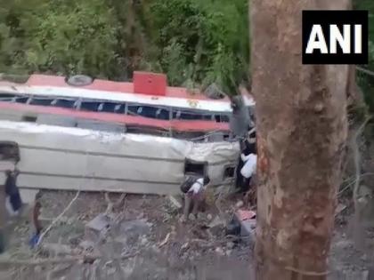 Maharashtra: 15 passengers injured as bus plunges into ditch in Palghar | Maharashtra: 15 passengers injured as bus plunges into ditch in Palghar