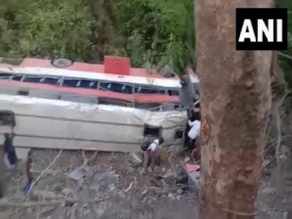 Maharashtra: 15 passengers injured as bus plunges into ditch in Palghar | Maharashtra: 15 passengers injured as bus plunges into ditch in Palghar Maharashtra: 15 passengers injured as bus plunges into ditch in Palghar | Maharashtra: 15 passengers injured as bus plunges into ditch in Palghar