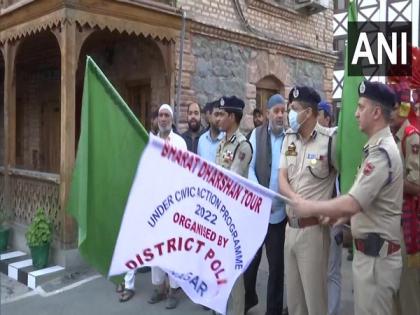 J-K Police flags off Bharat Darshan tour for students | J-K Police flags off Bharat Darshan tour for students