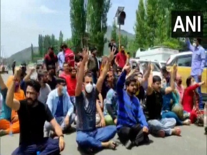J-K: Kashmiri Pandits warn of mass migration if govt provides no solution against terrorism within 24 hours | J-K: Kashmiri Pandits warn of mass migration if govt provides no solution against terrorism within 24 hours