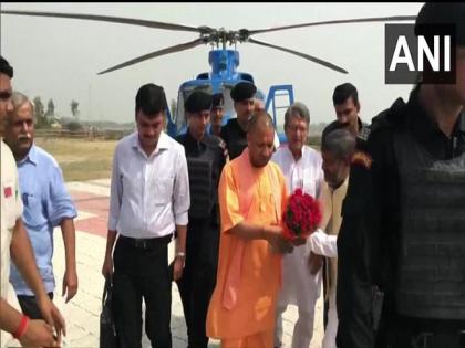 CM Yogi arrives in Ayodhya to lay foundation stone of Ram Temple's 'Garbha Griha' | CM Yogi arrives in Ayodhya to lay foundation stone of Ram Temple's 'Garbha Griha'