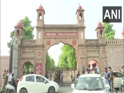Punjab: Clash outside Khalsa College in Amritsar, 2 injured | Punjab: Clash outside Khalsa College in Amritsar, 2 injured