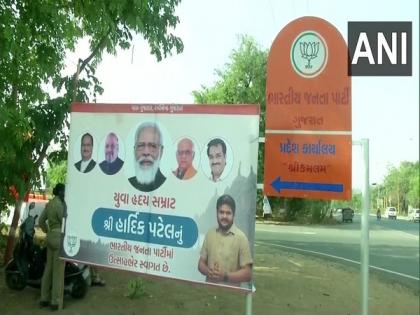 Posters seen outside BJP office in Gandhinagar welcoming Hardik Patel into party | Posters seen outside BJP office in Gandhinagar welcoming Hardik Patel into party