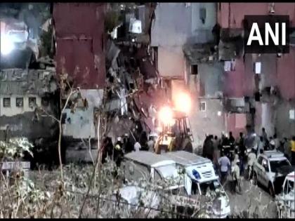 Residential building collapses in Mumbai's Shastri Nagar, 16 injured, one succumbs to injuries | Residential building collapses in Mumbai's Shastri Nagar, 16 injured, one succumbs to injuries