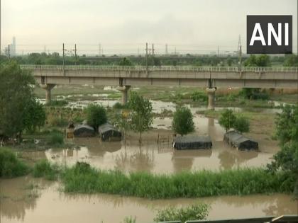 "Avoid going to banks of Yamuna", Delhi CM appeals as water level flows near danger mark | "Avoid going to banks of Yamuna", Delhi CM appeals as water level flows near danger mark