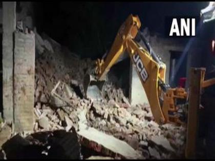 4 dead including retired SP as truck rams into house in UP's Mainpuri | 4 dead including retired SP as truck rams into house in UP's Mainpuri 4 dead including retired SP as truck rams into house in UP's Mainpuri | 4 dead including retired SP as truck rams into house in UP's Mainpuri
