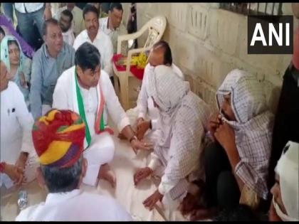 Rajasthan Congress chief meets family of deceased Dalit boy in Jalore | Rajasthan Congress chief meets family of deceased Dalit boy in Jalore Rajasthan Congress chief meets family of deceased Dalit boy in Jalore | Rajasthan Congress chief meets family of deceased Dalit boy in Jalore