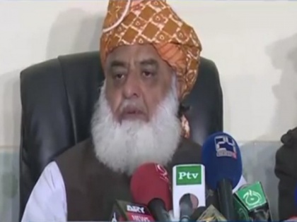 Influential Pak cleric calls for re-elections in next 3 months | Influential Pak cleric calls for re-elections in next 3 months