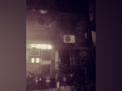 6 rescued from fire in Delhi's Rohini | 6 rescued from fire in Delhi's Rohini