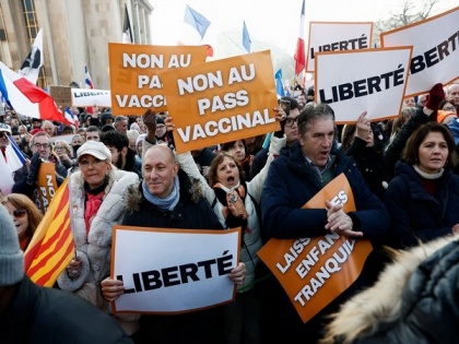 Protest against COVID-19 vaccine pass in Paris | Protest against COVID-19 vaccine pass in Paris