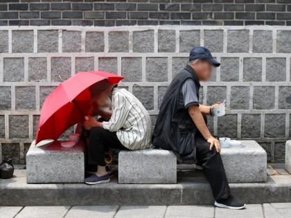 Korea's poverty rate for the elderly is highest among OECD countries | Korea's poverty rate for the elderly is highest among OECD countries