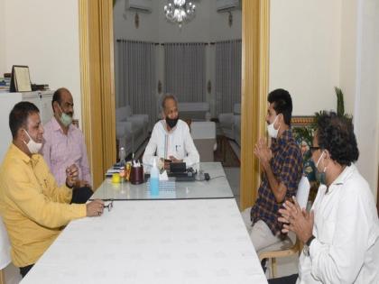 Three independent MLAs meet Rajasthan Chief Minister | Three independent MLAs meet Rajasthan Chief Minister Three independent MLAs meet Rajasthan Chief Minister | Three independent MLAs meet Rajasthan Chief Minister