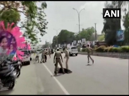 3 held for attempting to obstruct Telangana CM KCR's convoy | 3 held for attempting to obstruct Telangana CM KCR's convoy