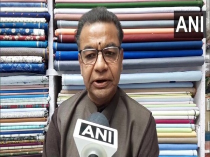 Textile traders of Aligarh stages protest against GST hike from 5 per cent to 12 per cent | Textile traders of Aligarh stages protest against GST hike from 5 per cent to 12 per cent