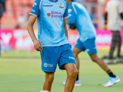 Ashish Nehra is like a football coach, never sits still: Harbhajan | Ashish Nehra is like a football coach, never sits still: Harbhajan