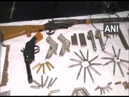 2 held, illegal arms unit busted in West Bengal | 2 held, illegal arms unit busted in West Bengal