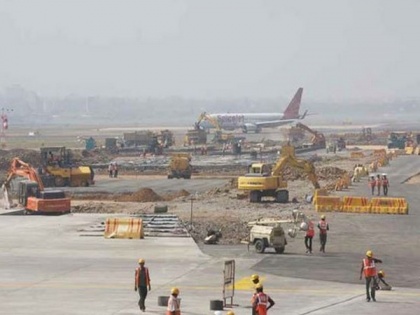 GVK signs pact to cooperate with Adani in relation to Mumbai airport | GVK signs pact to cooperate with Adani in relation to Mumbai airport
