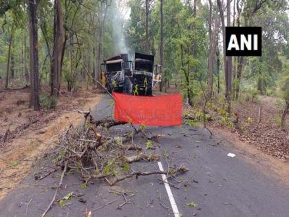 Naxals torch 3 trucks in Maharashtra's Gadchiroli | Naxals torch 3 trucks in Maharashtra's Gadchiroli Naxals torch 3 trucks in Maharashtra's Gadchiroli | Naxals torch 3 trucks in Maharashtra's Gadchiroli