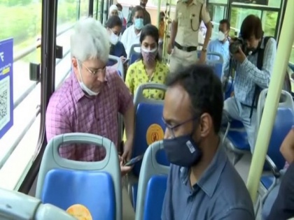 Transport Minister Kailash Gahlot inspects phase-2 trial of E-Ticketing App in buses | Transport Minister Kailash Gahlot inspects phase-2 trial of E-Ticketing App in buses