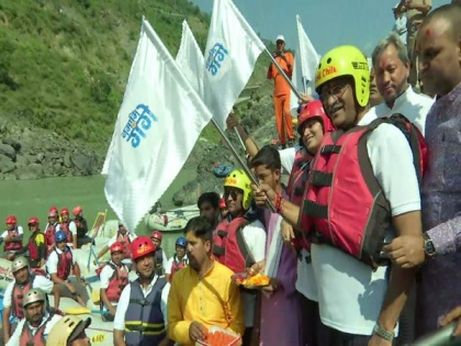 Jal Shakti Minister flags off rafting expedition to raise awareness on Ganga rejuvenation | Jal Shakti Minister flags off rafting expedition to raise awareness on Ganga rejuvenation