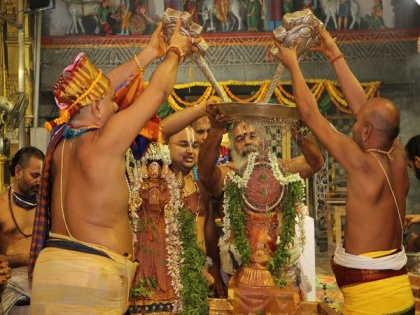 Andhra: Garuda seva performed at Tirumala Lord Balaji Temple | Andhra: Garuda seva performed at Tirumala Lord Balaji Temple