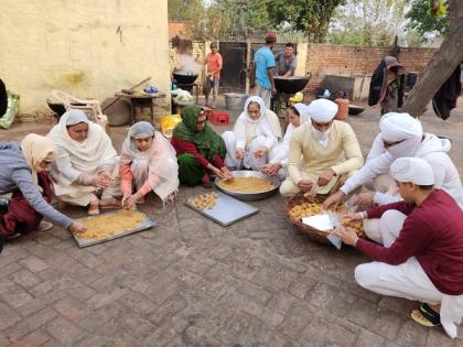 Ludhiana village prepares sweets, namkeen for protesting farmers at Delhi borders | Ludhiana village prepares sweets, namkeen for protesting farmers at Delhi borders Ludhiana village prepares sweets, namkeen for protesting farmers at Delhi borders | Ludhiana village prepares sweets, namkeen for protesting farmers at Delhi borders