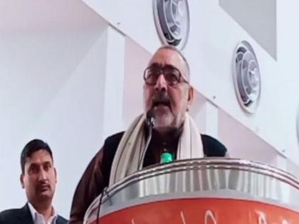 Owaisi's ancestors were 'looters' who built Red Fort, says Giriraj Singh | Owaisi's ancestors were 'looters' who built Red Fort, says Giriraj Singh