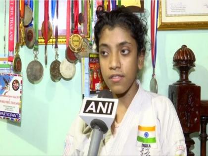 Kolkata girl gives free of cost karate lessons to slum girls | Kolkata girl gives free of cost karate lessons to slum girls Kolkata girl gives free of cost karate lessons to slum girls | Kolkata girl gives free of cost karate lessons to slum girls