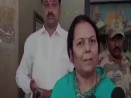 Aurangabad: Shiv Sena leader meets family of deceased Mumbai rape victim | Aurangabad: Shiv Sena leader meets family of deceased Mumbai rape victim Aurangabad: Shiv Sena leader meets family of deceased Mumbai rape victim | Aurangabad: Shiv Sena leader meets family of deceased Mumbai rape victim