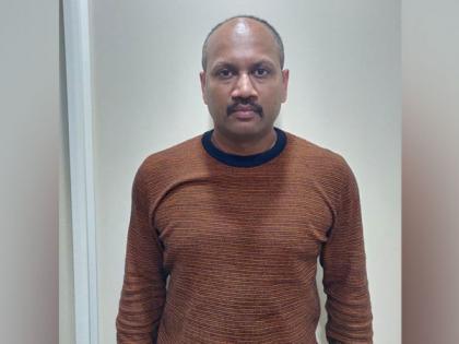 Pune's Lashkar police station takes custody of Kiran Gosavi in cheating case | Pune's Lashkar police station takes custody of Kiran Gosavi in cheating case Pune's Lashkar police station takes custody of Kiran Gosavi in cheating case | Pune's Lashkar police station takes custody of Kiran Gosavi in cheating case