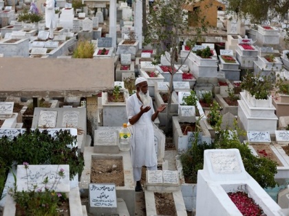 Karachi's dead running out of burial spaces as necropolis chock-full | Karachi's dead running out of burial spaces as necropolis chock-full