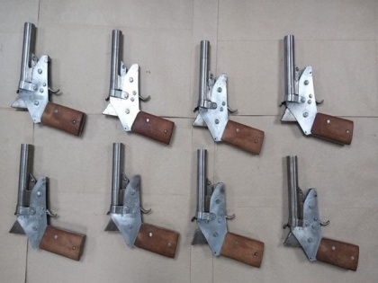 Two held, 8 country-made firearms seized by STF in Kolkata | Two held, 8 country-made firearms seized by STF in Kolkata