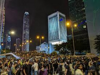Chaos returns to Hong Kong as police detains hundreds of protestors in shopping malls | Chaos returns to Hong Kong as police detains hundreds of protestors in shopping malls
