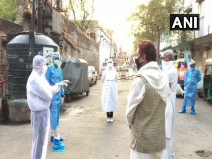 Health workers who faced stone-pelting in Indore return to Tatpatti Bakhal for screening services | Health workers who faced stone-pelting in Indore return to Tatpatti Bakhal for screening services