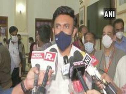 3 UK returnees found positive for new coronavirus variant in Karnataka, state starts tracing co-passengers | 3 UK returnees found positive for new coronavirus variant in Karnataka, state starts tracing co-passengers 3 UK returnees found positive for new coronavirus variant in Karnataka, state starts tracing co-passengers | 3 UK returnees found positive for new coronavirus variant in Karnataka, state starts tracing co-passengers