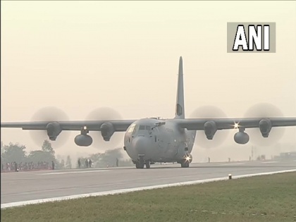 IAF fighter, transport aircraft land on Purvanchal Expressway | IAF fighter, transport aircraft land on Purvanchal Expressway