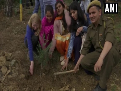Himachal: Over 200 differently-abled students pay tribute to late Sushma Swaraj by planting trees | Himachal: Over 200 differently-abled students pay tribute to late Sushma Swaraj by planting trees