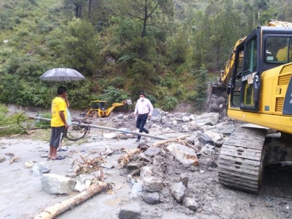 National Highway blocked near Rampur area of Shimla following heavy rainfall | National Highway blocked near Rampur area of Shimla following heavy rainfall