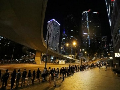 Hong Kong protesters form human chain across city 30 years after "Baltic Way" | Hong Kong protesters form human chain across city 30 years after "Baltic Way"