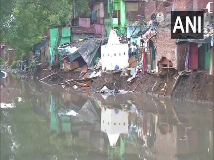 House collapses in Delhi's Anna Nagar due to heavy rainfall | House collapses in Delhi's Anna Nagar due to heavy rainfall